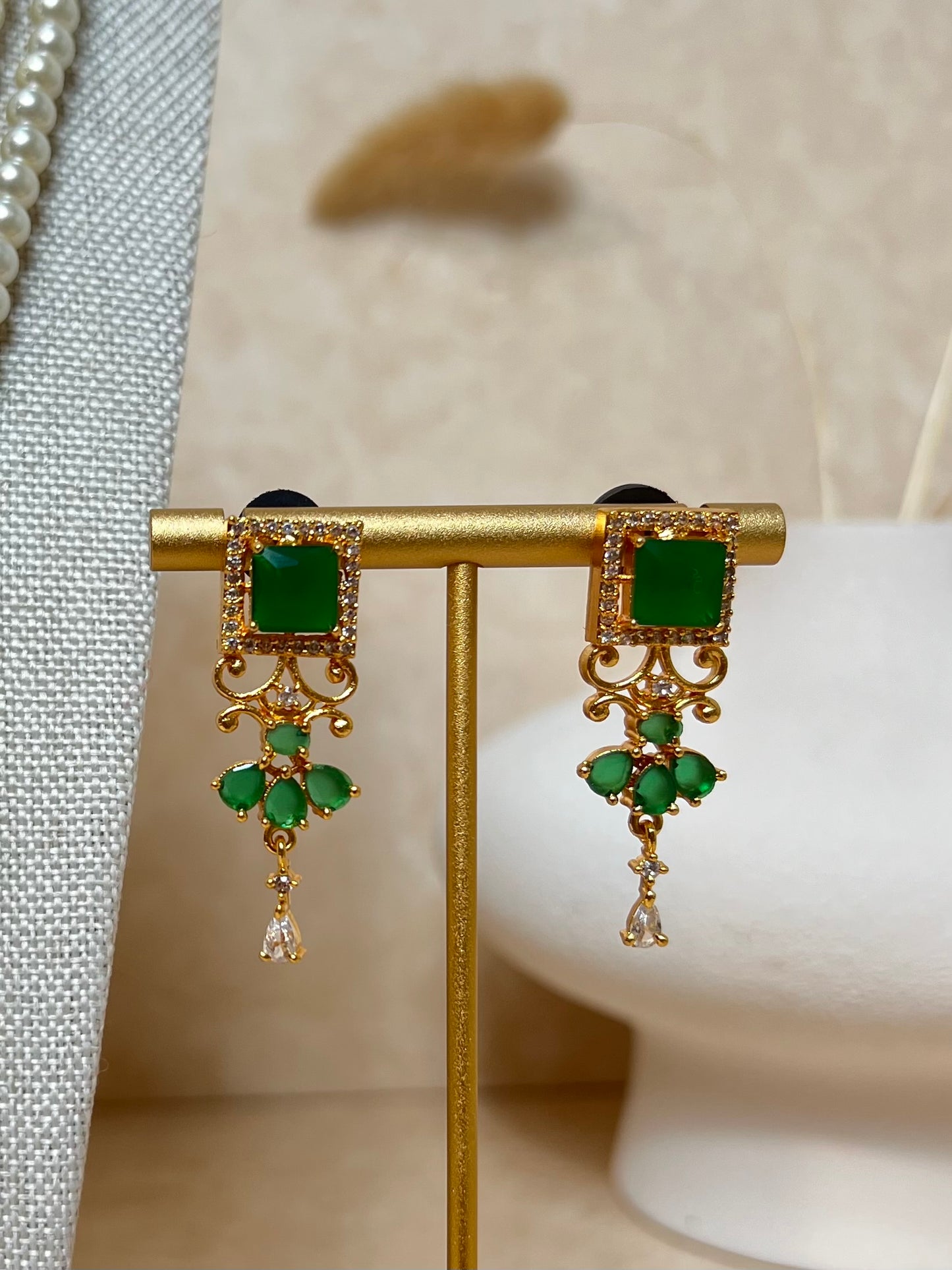 Pearl Necklace Set with Earrings – Green Stone & Gold Clasps
