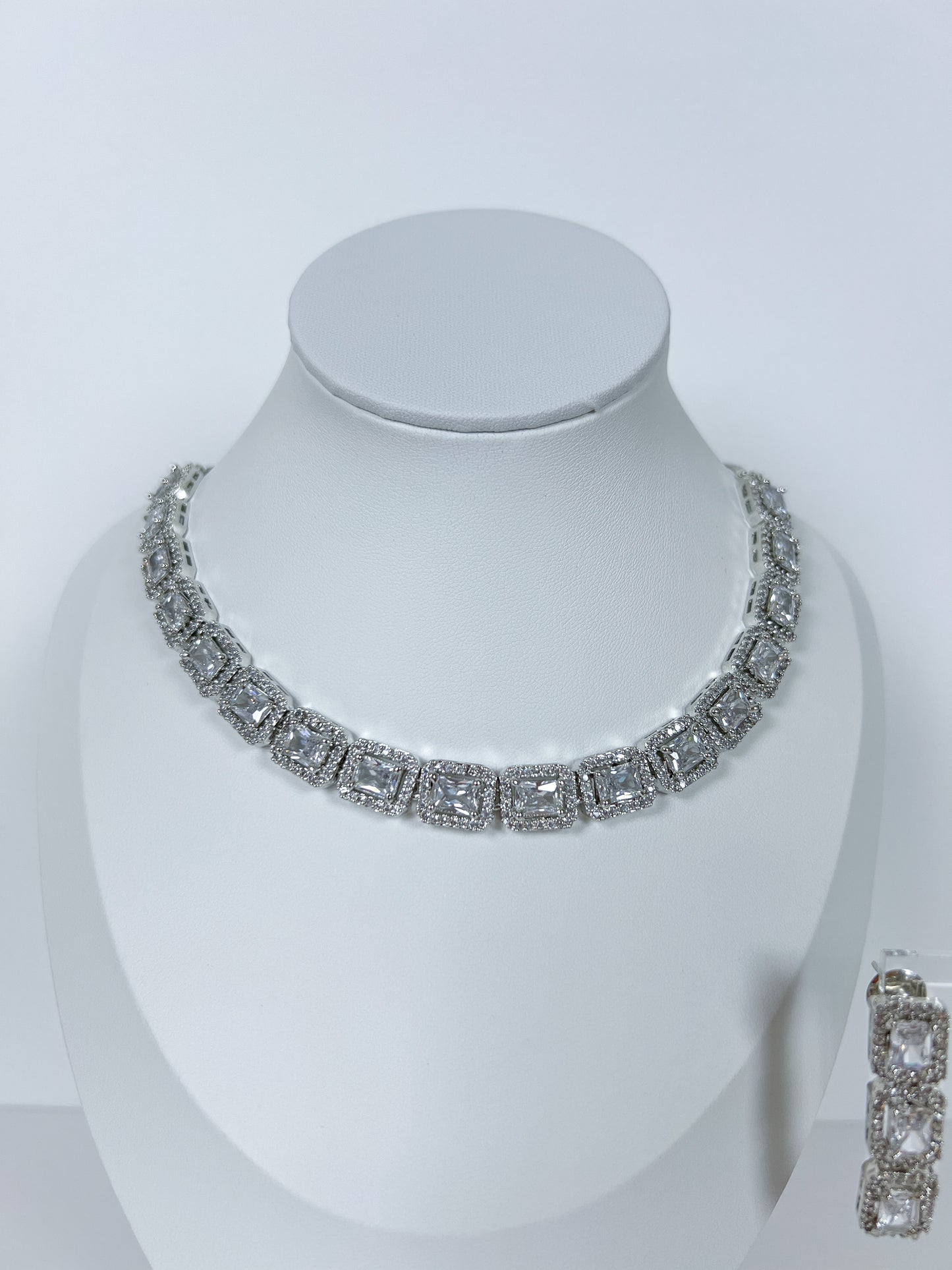 AD necklace set silver plated