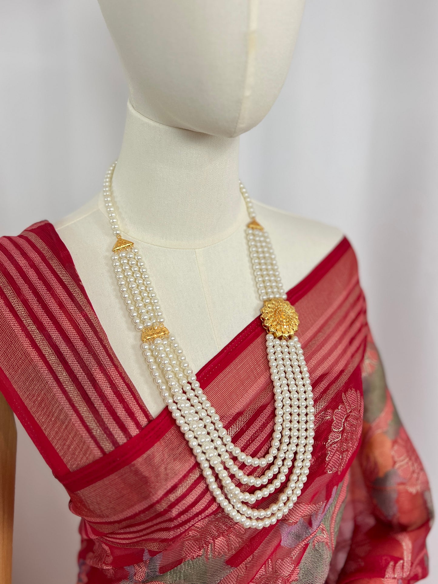 Long Pearl Haar – Multi-layer Necklace with Gold-plated Flower Design